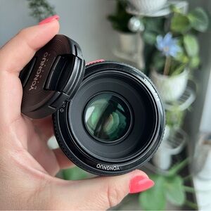 50mm F1.8 prime lens large aperture auto focus lens Canon compatible. YONGNUO